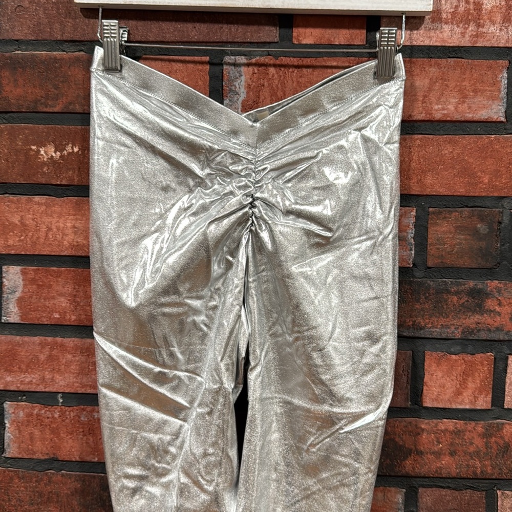 Skims Metallic Swim V Waist Pant - Picture 5 of 12